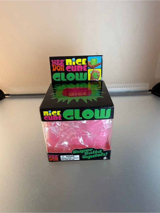 Other - NeeDoh Nice Cube Glow in the Dark Pink Squishy 💕
